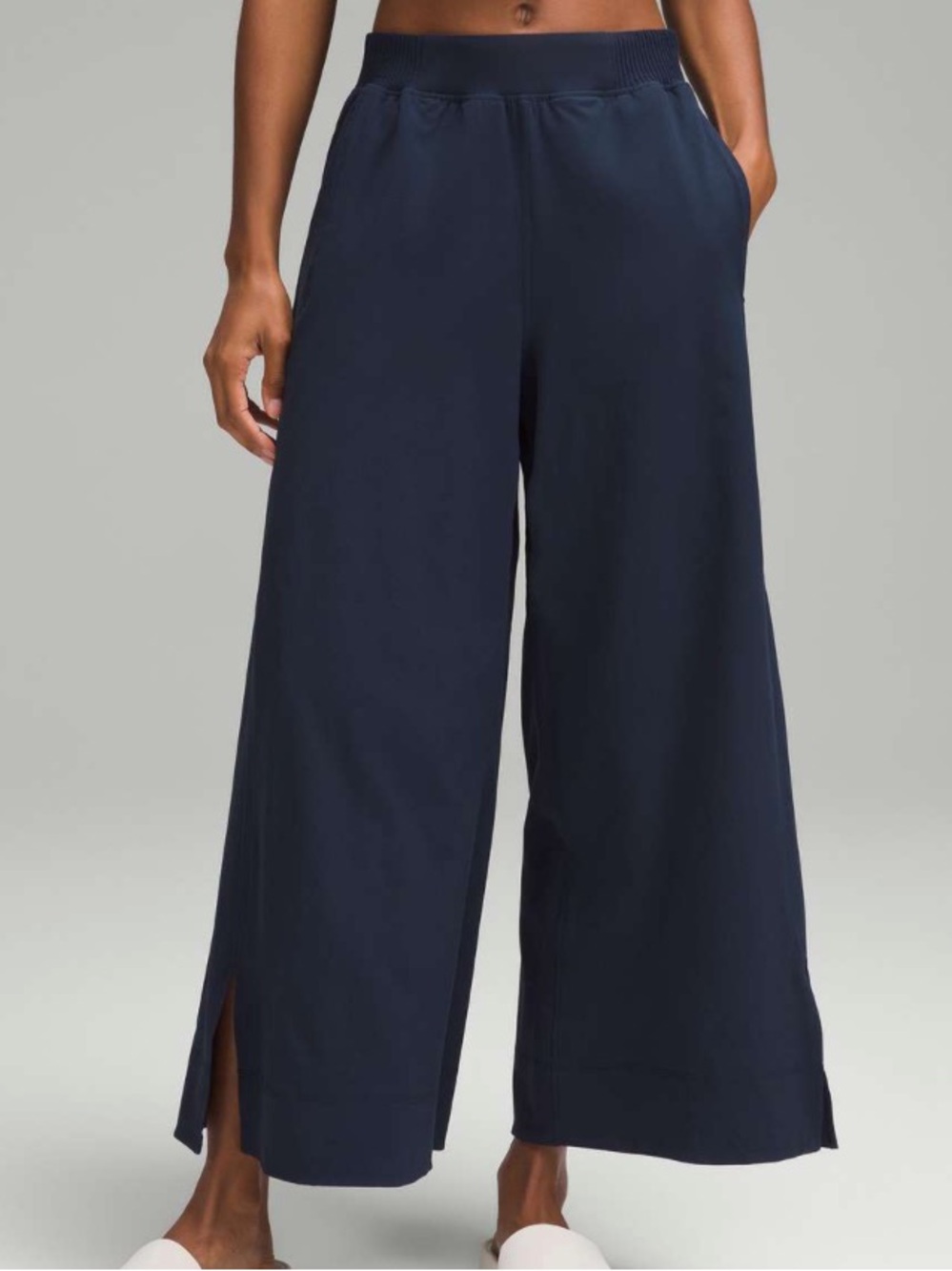 Lululemon Stretch Woven Wide-Leg High-Rise Cropped Pant